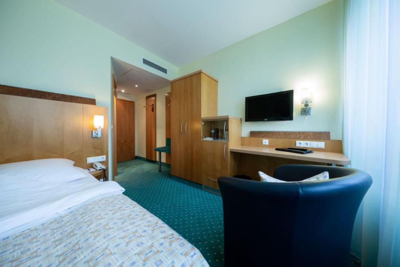 Kronenhotel Hotel 4*